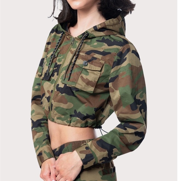 Women's Camouflage Cropped Hoodie - Picture 1 of 8